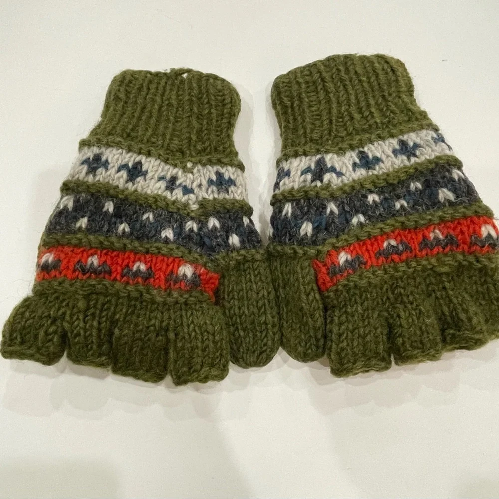 Turtle Fur Cozy Olive Knit Mittens with Pattern, M/L